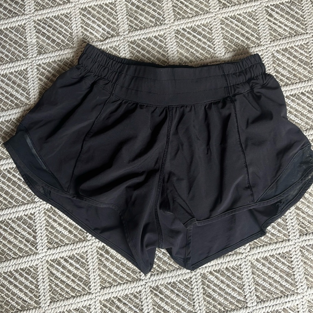 Lululemon hotty hot size 4, 2.5” inseam, black